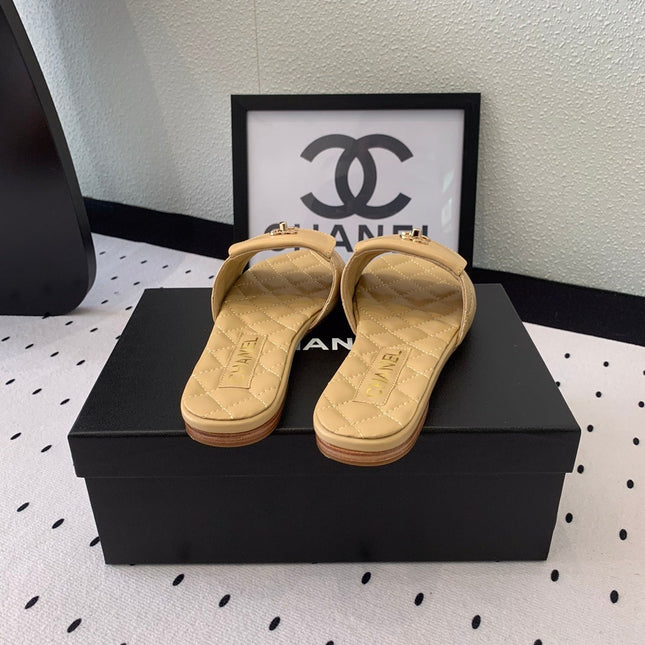 CC SLIPPERS IN YELLOW CREAM CALFSKIN