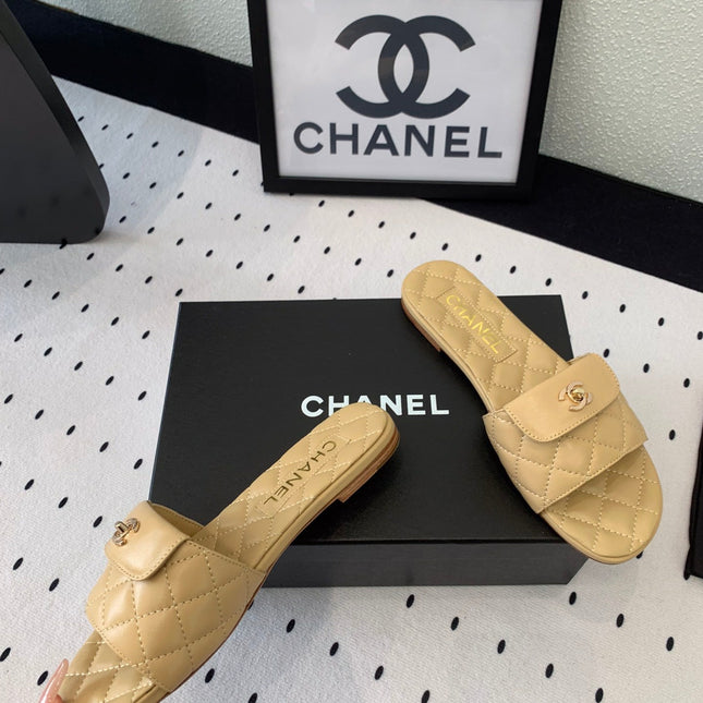 CC SLIPPERS IN YELLOW CREAM CALFSKIN