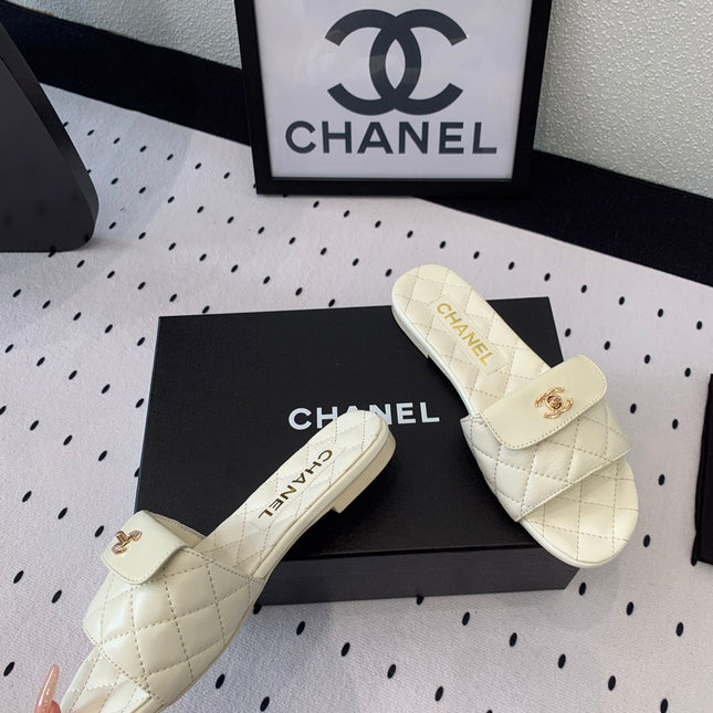 CC SLIPPERS IN WHITE CALFSKIN