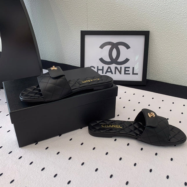 CC SLIPPERS IN BLACK CALFSKIN
