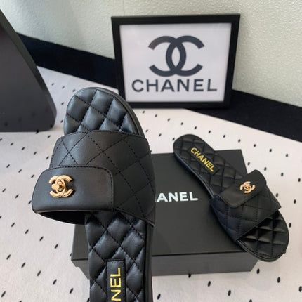 CC SLIPPERS IN BLACK CALFSKIN