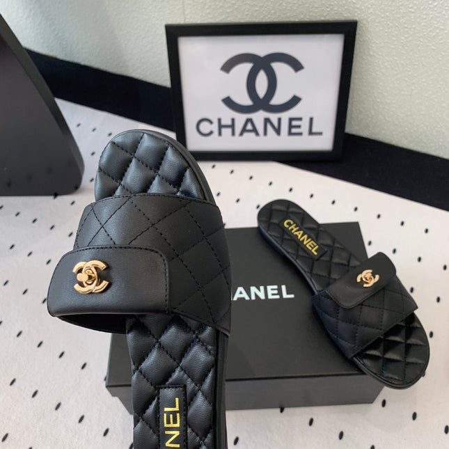 CC SLIPPERS IN BLACK CALFSKIN