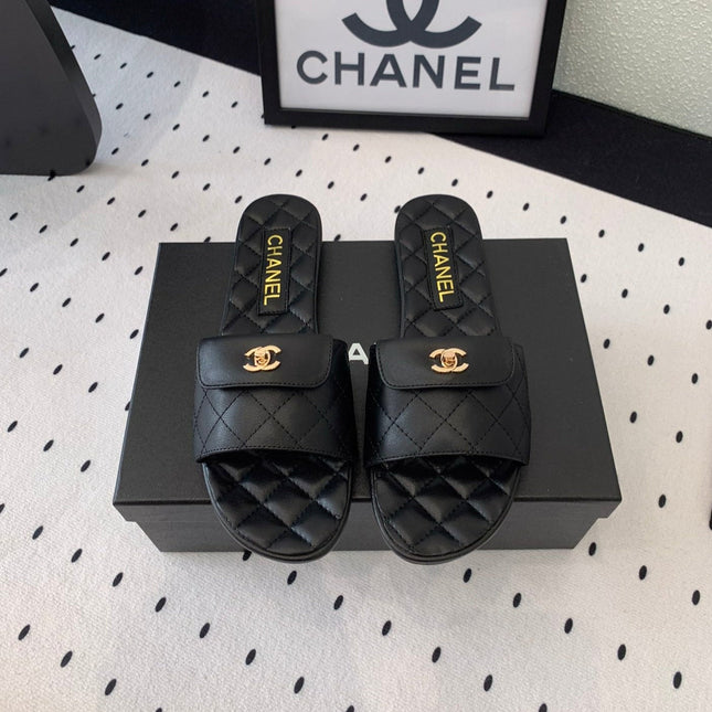 CC SLIPPERS IN BLACK CALFSKIN