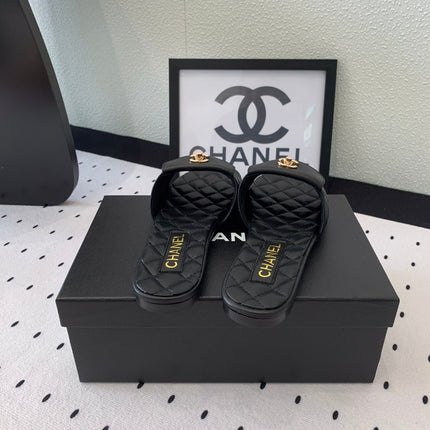 CC SLIPPERS IN BLACK CALFSKIN