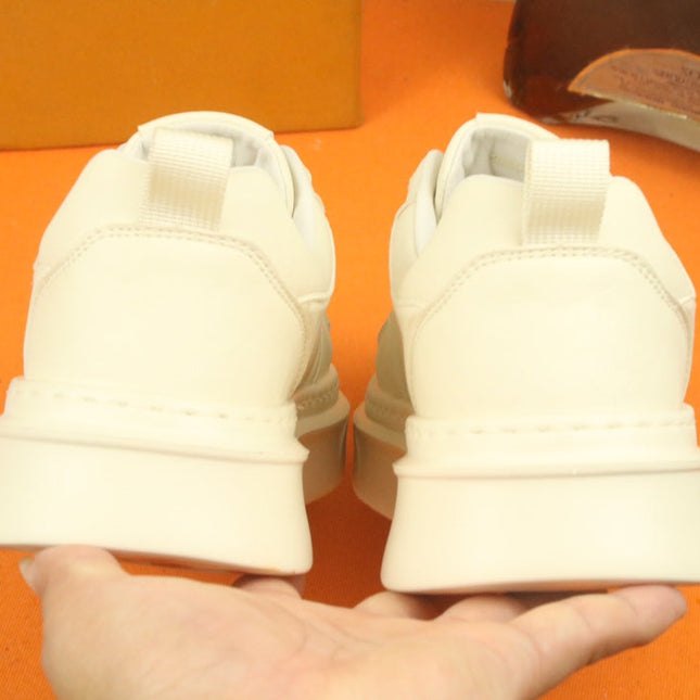 LV TRAINER IN BEIGE CREAM CALFSKIN AND GREY LOGO