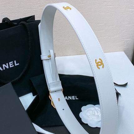 CC BELT 30MM IN WHITE SMOOTH CALFSKIN GOLD MIX WHITE HARDWARE