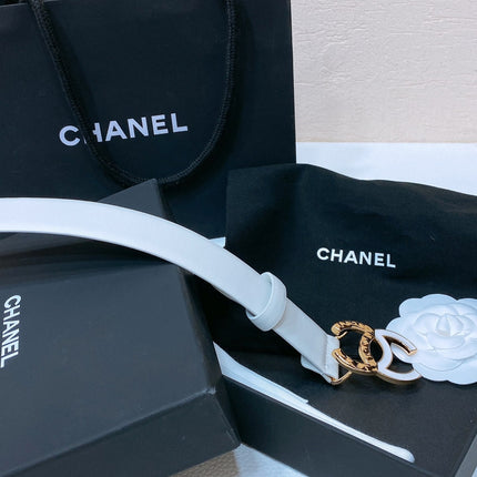 CC BELT 30MM IN WHITE SMOOTH CALFSKIN GOLD MIX WHITE METAL LOGO