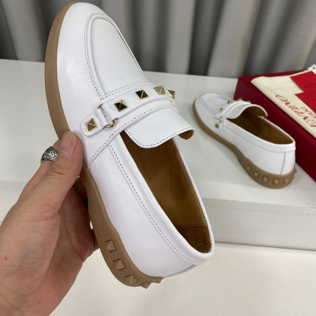 LEISURE FLOWS SPLIT LOAFER IN WHITE CALFSKIN