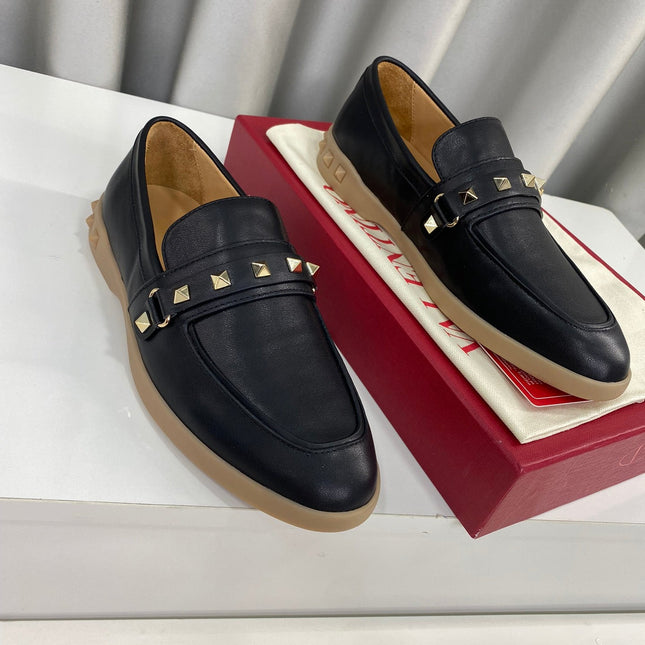 LEISURE FLOWS SPLIT LOAFER IN BLACK CALFSKIN