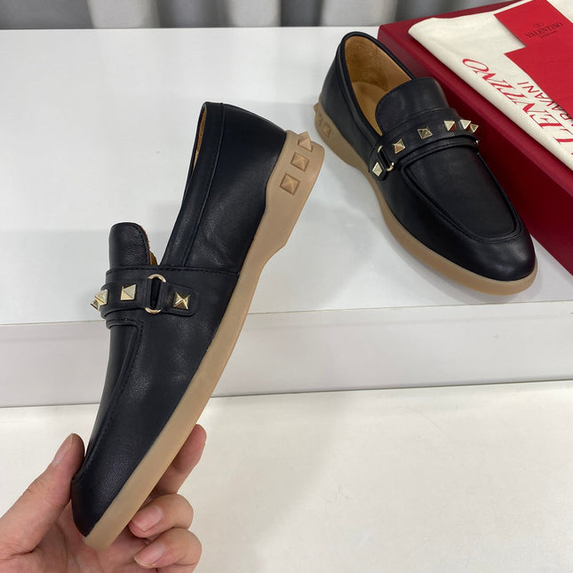LEISURE FLOWS SPLIT LOAFER IN BLACK CALFSKIN