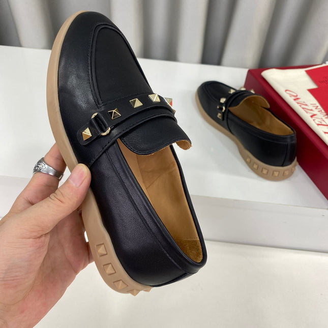 LEISURE FLOWS SPLIT LOAFER IN BLACK CALFSKIN