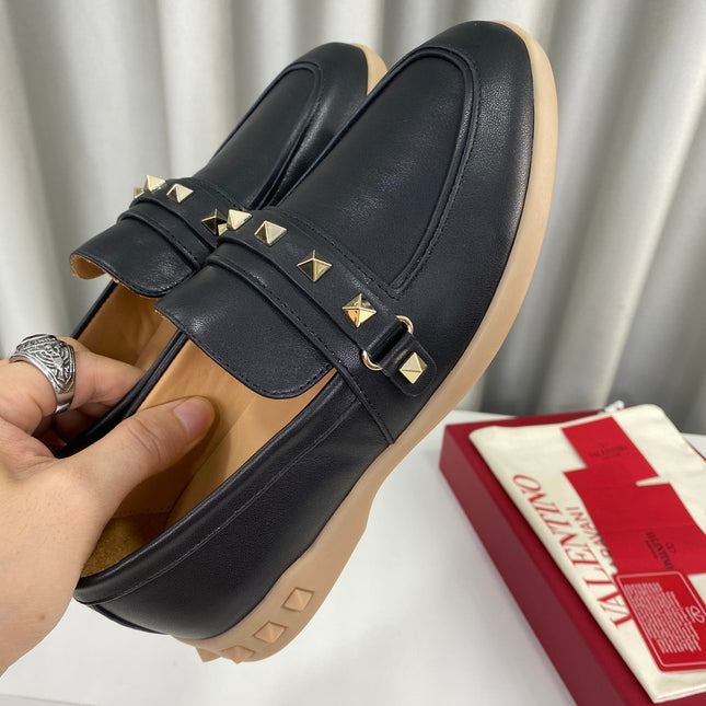 LEISURE FLOWS SPLIT LOAFER IN BLACK CALFSKIN