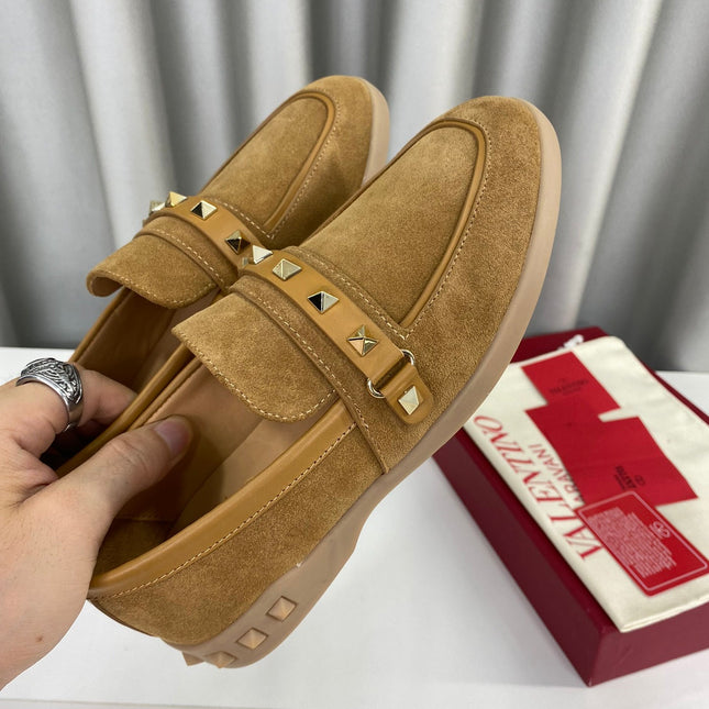 LEISURE FLOWS SPLIT LOAFER IN PEANUT BROWN SUEDE