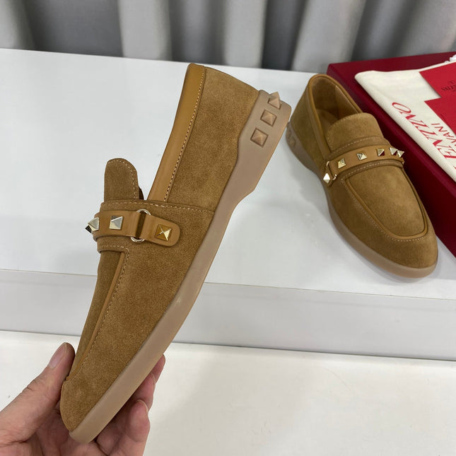 LEISURE FLOWS SPLIT LOAFER IN PEANUT BROWN SUEDE