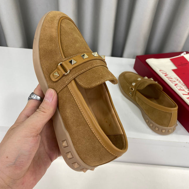 LEISURE FLOWS SPLIT LOAFER IN PEANUT BROWN SUEDE