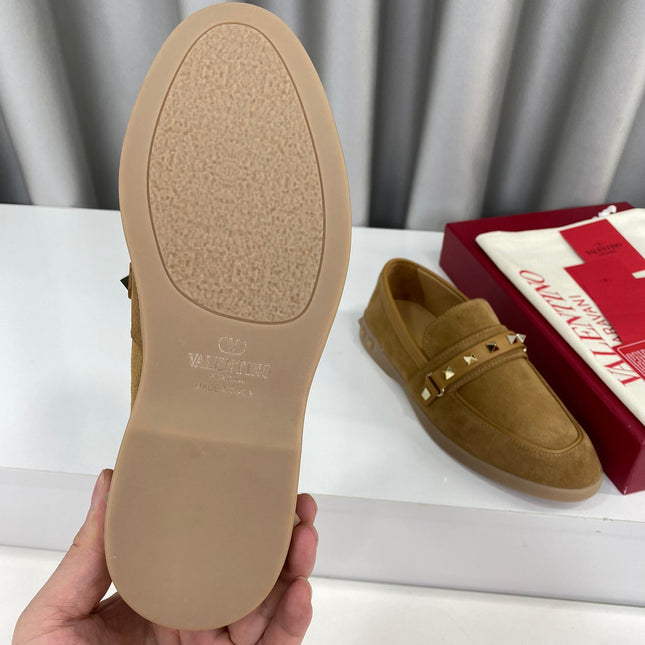 LEISURE FLOWS SPLIT LOAFER IN PEANUT BROWN SUEDE