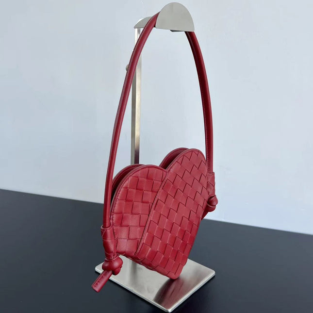 SOLSTICE HEART SHAPE 22 IN LIPSTICK RED LAMBSKIN