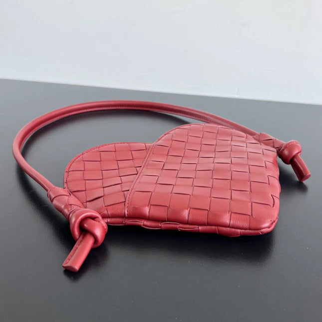 SOLSTICE HEART SHAPE 22 IN LIPSTICK RED LAMBSKIN