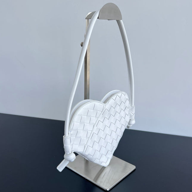 SOLSTICE HEART SHAPE 22 IN WHITE LAMBSKIN