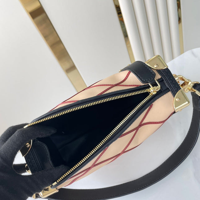 SIDE TRUNK 21 IN BEIGE RED LAMBSKIN WITH CRISS CROSS PATTERN GOLD HARDWARE
