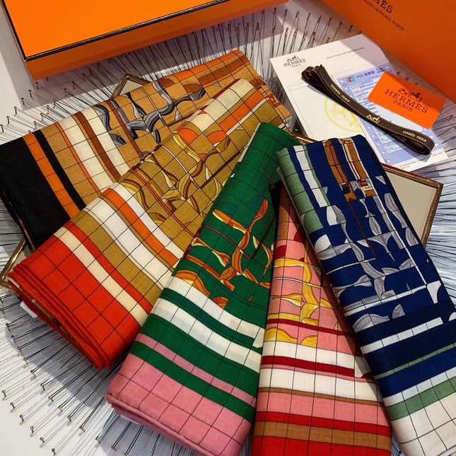 COACHING DEJA-VU SHAWL 135 CM IN COLORFUL CASHMERE AND SILK 379747