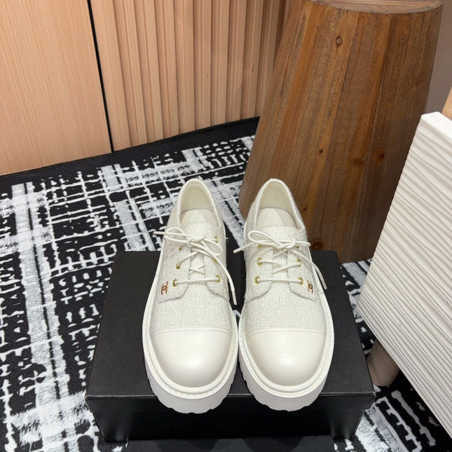 CC OXFORD SHOES IN WHITE TWEED AND CALFSKIN