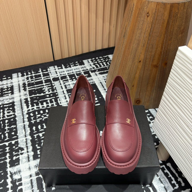 CC MOCCASINS IN BURGUNDY RED CALFSKIN