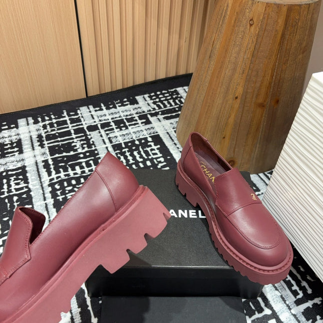 CC MOCCASINS IN BURGUNDY RED CALFSKIN