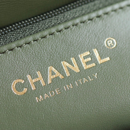 CHANEL 25S FLAP BAG 19 CM IN MOSS GREEN LAMBSKIN WITH GOLD HARDWARE