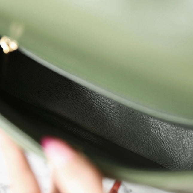 CHANEL 25S FLAP BAG 19 CM IN MOSS GREEN LAMBSKIN WITH GOLD HARDWARE
