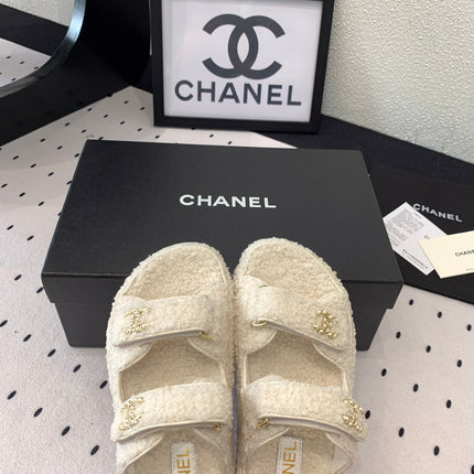 CC DAD SANDAL MULE IN WHITE LAMB FUR
