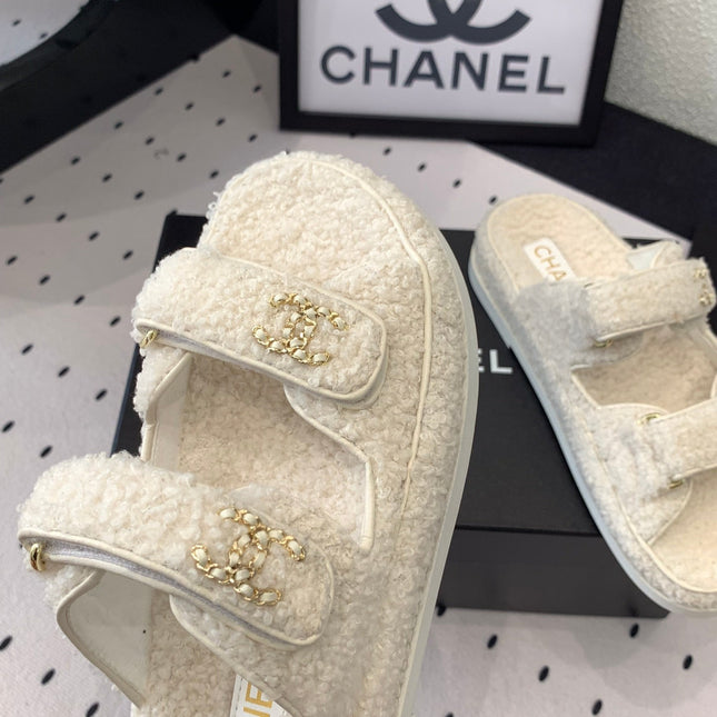 CC DAD SANDAL MULE IN WHITE LAMB FUR