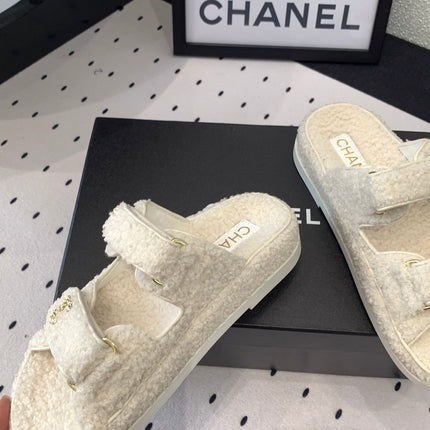 CC DAD SANDAL MULE IN WHITE LAMB FUR