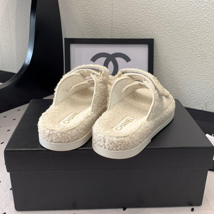 CC DAD SANDAL MULE IN WHITE LAMB FUR