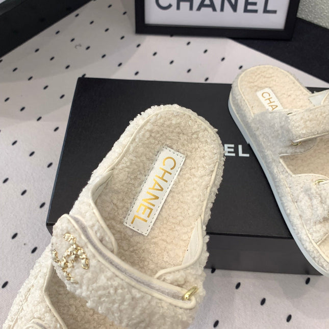 CC DAD SANDAL MULE IN WHITE LAMB FUR