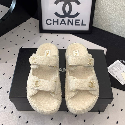 CC DAD SANDAL MULE IN WHITE LAMB FUR