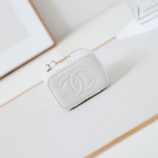 CHANEL 25S MINI VANITY BAG 11 CM IN WHITE LAMBSKIN WITH CRYSTAL-EMBELLISHED CC LOGO