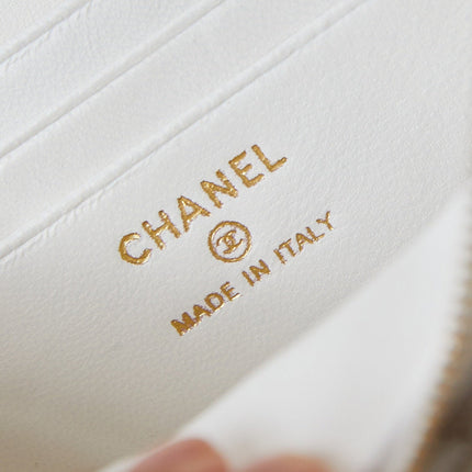 CHANEL 25S MINI VANITY BAG 16 CM IN WHITE LAMBSKIN WITH CRYSTAL-EMBELLISHED CC LOGO