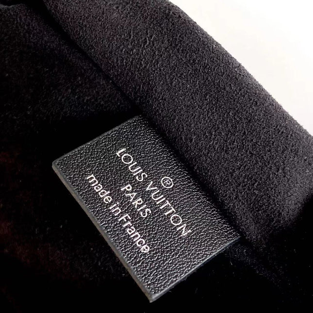 SLIM TRUNK 23 IN BLACK CALFSKIN SILVER HARDWARE