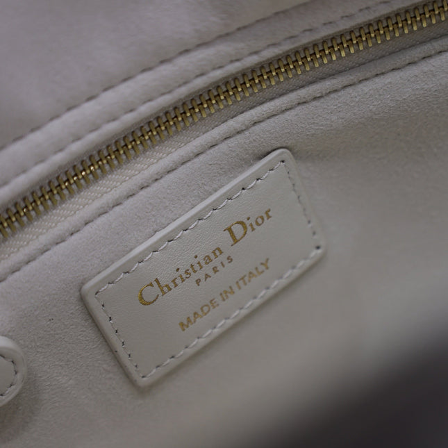 MEDIUM LADY BAG 24 IN WHITE QUILTED MACROCANNAGE CALFSKIN BLACK STRAP