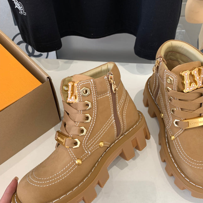 LV CHECKER ANKLE BOOT IN COPPER BROWN SUEDE