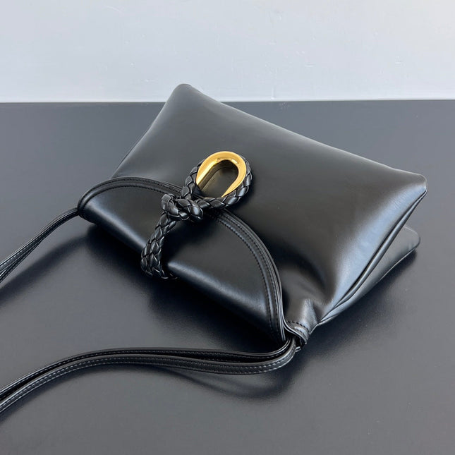 SMALL LIBERTA 27 IN BLACK SMOOTH CALFSKIN GOLD HARDWARE