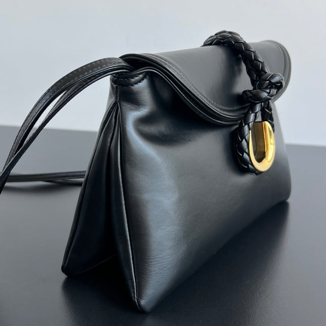 SMALL LIBERTA 27 IN BLACK SMOOTH CALFSKIN GOLD HARDWARE