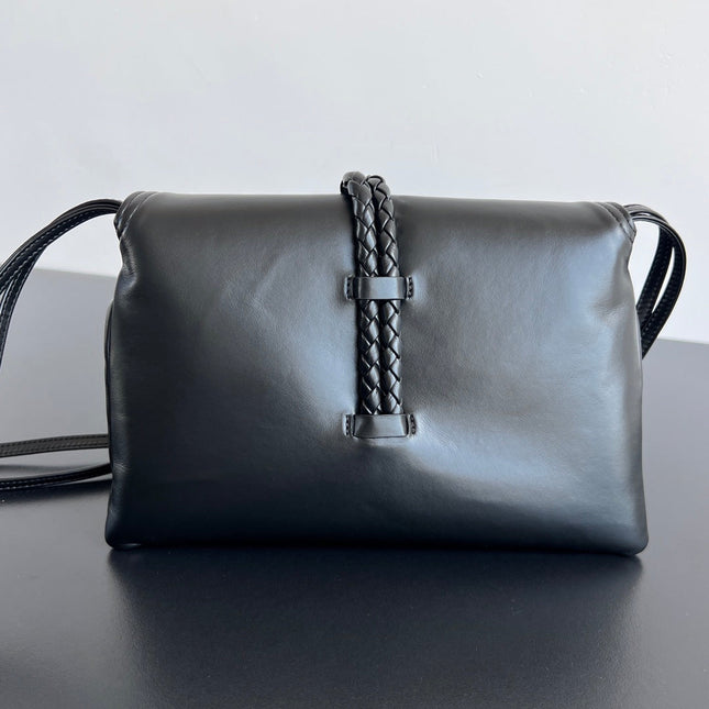 SMALL LIBERTA 27 IN BLACK SMOOTH CALFSKIN GOLD HARDWARE