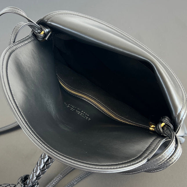 SMALL LIBERTA 27 IN BLACK SMOOTH CALFSKIN GOLD HARDWARE