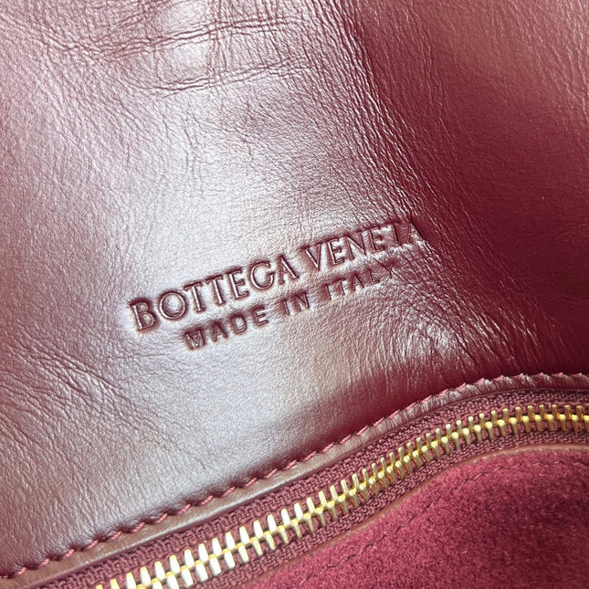 SMALL LIBERTA 27 IN WINE RED SMOOTH CALFSKIN GOLD HARDWARE