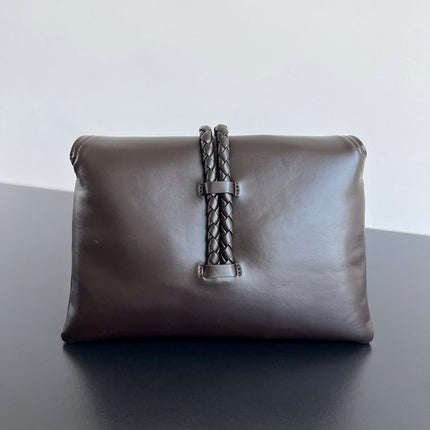 SMALL LIBERTA 27 IN CHOCOLATE SMOOTH CALFSKIN GOLD HARDWARE