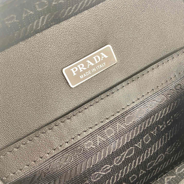 CHEST BAG 20 IN CLASSIC BLUE SAFFIANO LEATHER