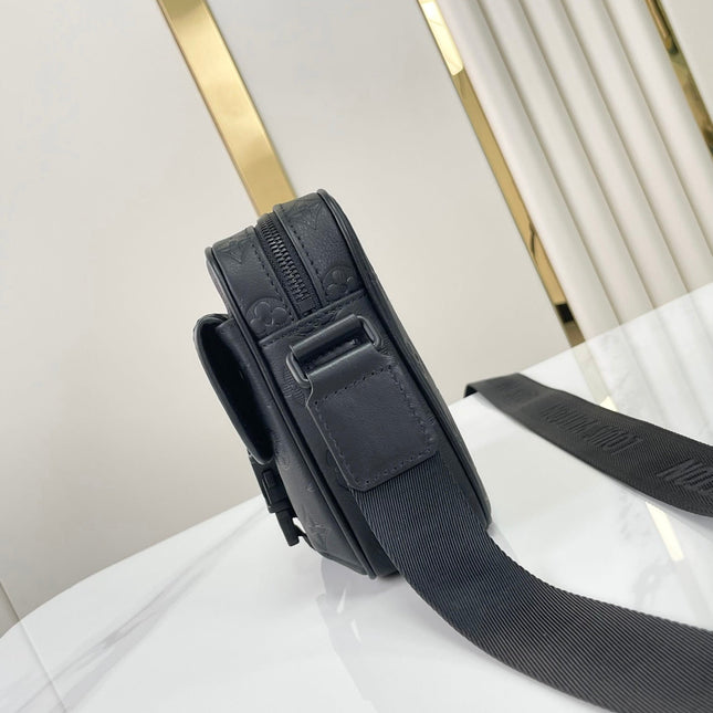 GETAWAY MESSENGER 18 IN BLACK EMBOSSED CALFSKIN