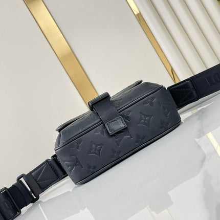 GETAWAY MESSENGER 18 IN BLACK EMBOSSED CALFSKIN